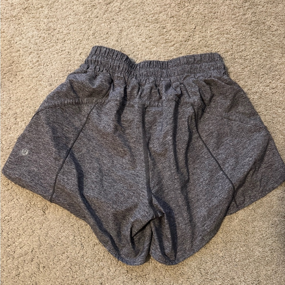 lululemon athletica Women's Heathered Gray Track That 5” Women’s Size 6 Shorts - Picture 3 of 3